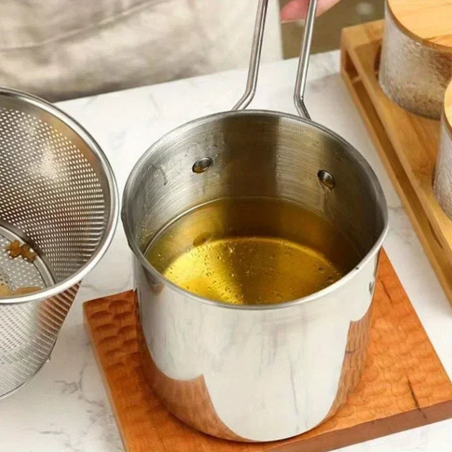 Home & Garden > Kitchen & Dining : Mini Frituurpan 1200ML RVS met Zeef voor Thuisgebruik in Standaard Titel van Belro
