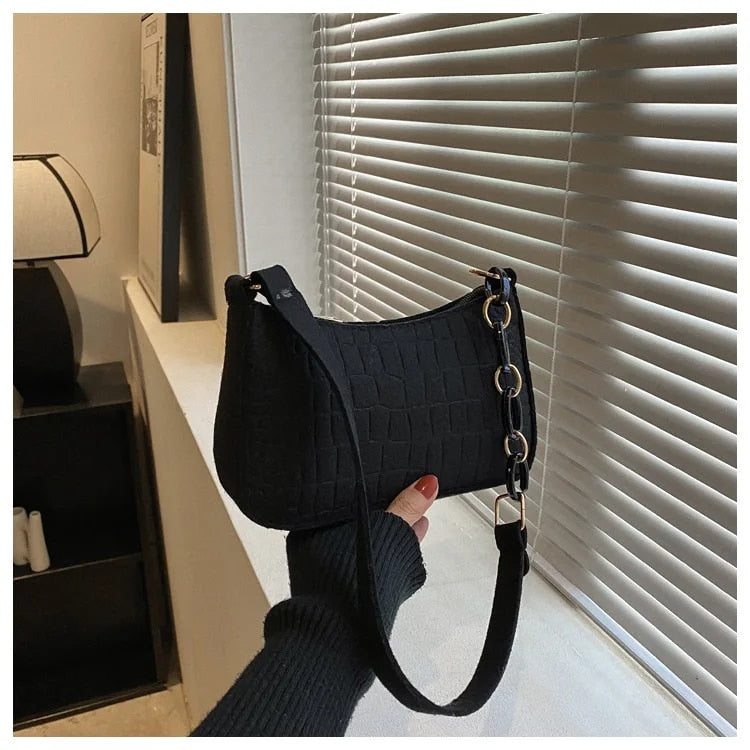 bags : Halvemaan Zadeltas Dames Donkerroze - Geribbeld Design - Synthetisch Leer in Zwart van Pantino