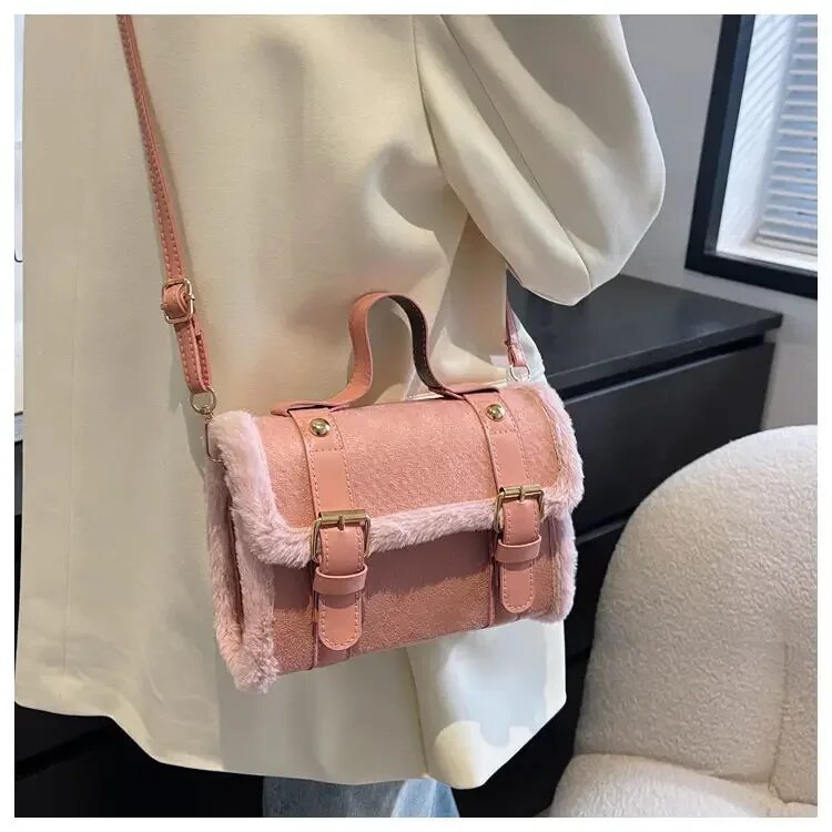 bags : Fluwelen Schoudertas Dames Roze - Vintage Klepsluiting - Pluche Lamsvacht in Roze van Pantino