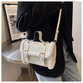 bags : Fluwelen Schoudertas Dames Roze - Vintage Klepsluiting - Pluche Lamsvacht in Wit van Pantino