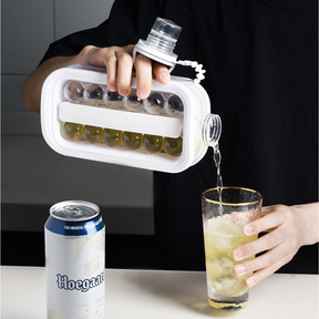 outdoor equipment : IJsblokjesmaker fles 2-in-1: Grote herbruikbare siliconen vorm voor water & drankjes in van Pantino