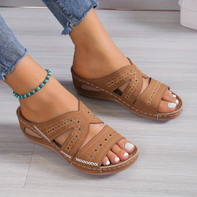 Sandals : Sandalen Dames Zwart - Zijden - Luxe Ontwerp voor een Stijlvolle en Comfortabele Pasvorm in Bruin van Pantino