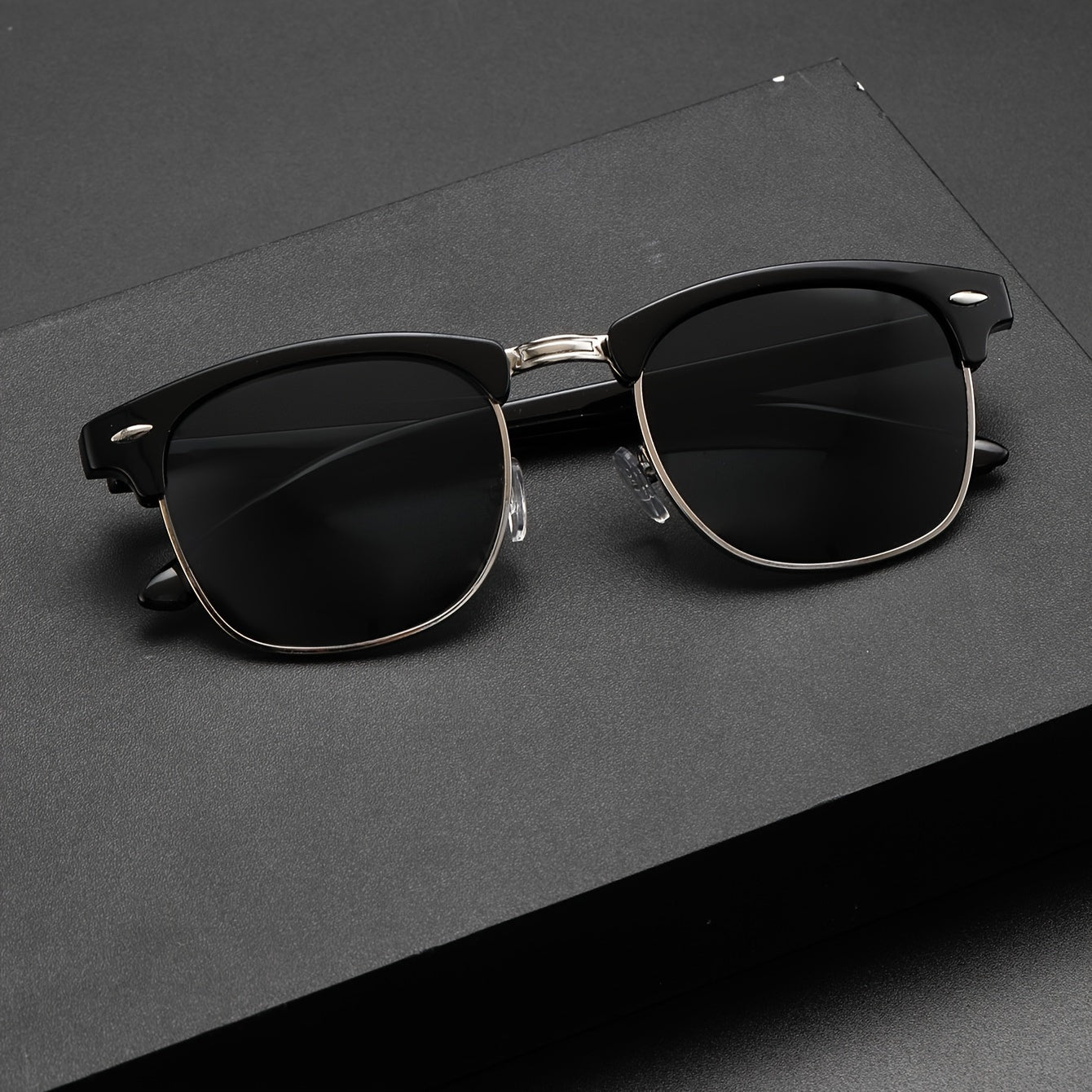 Sunglasses : Zonnebril Dames Zilver - Klassieke Premium Wenkbrauwontwerp met Ovaal Frame in van Pantino