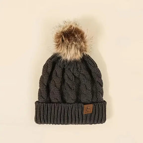 Beanie : Warme Muts met Pompom - Roze in Donkergrijs van Pantino
