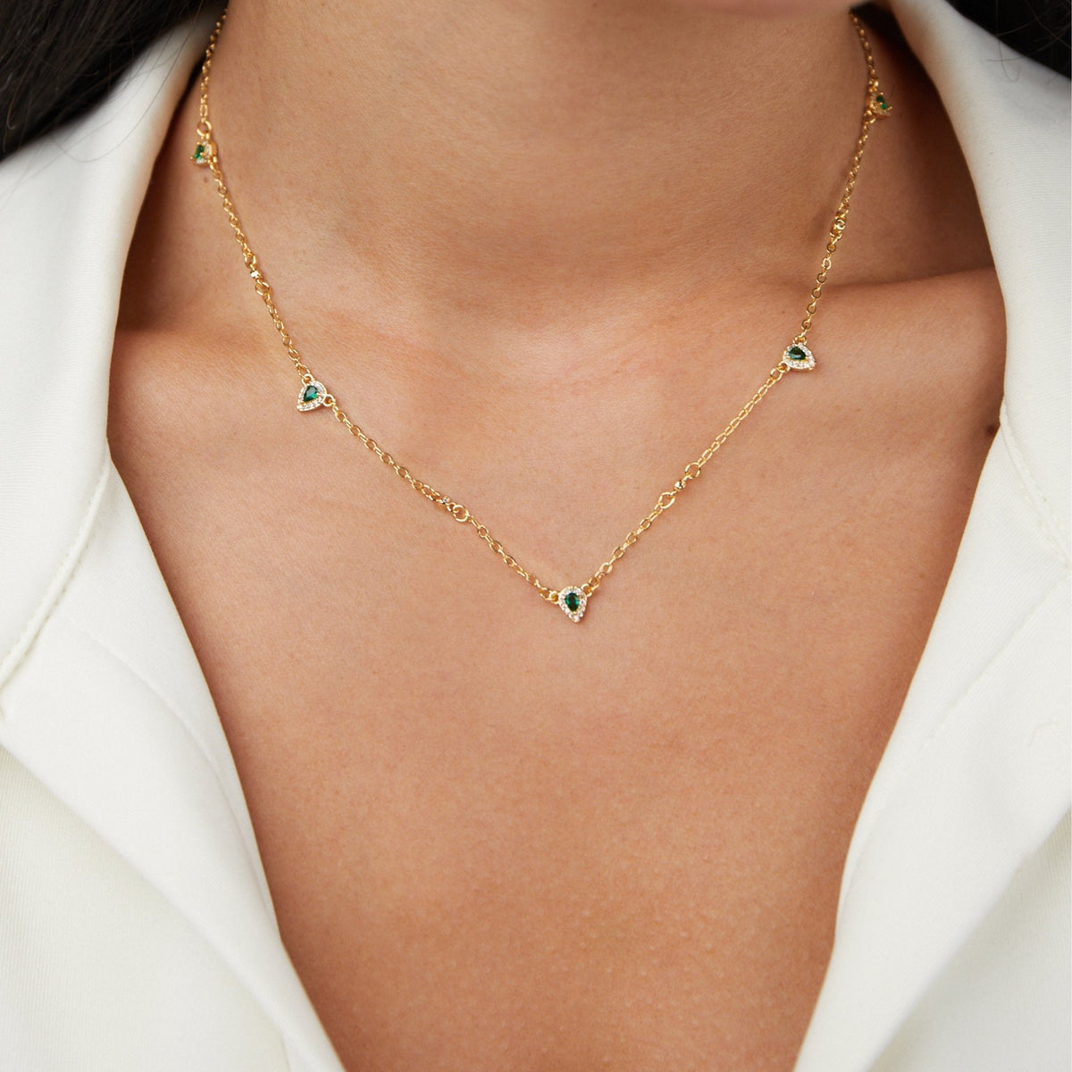 Necklace : Ketting Goud - Smaragd Crystal 38 Cm in van Pantino