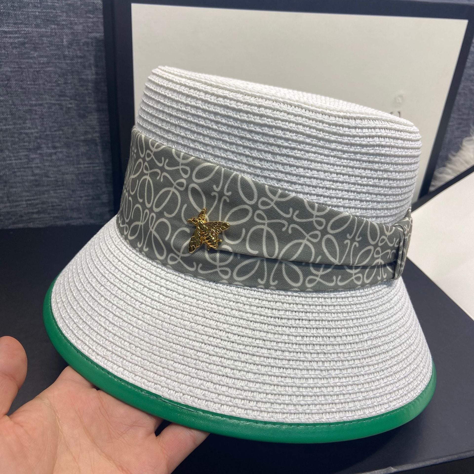 Bucket Hat : Hoed Dames Khaki - Emmerhoed met Lint in Wit van Pantino