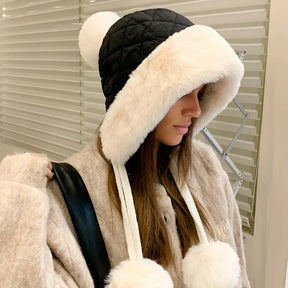 Pompom Hat : Fluffy Pompom Muts Zwart - Zacht Warm Winter - Pluche in Zwart van Pantino