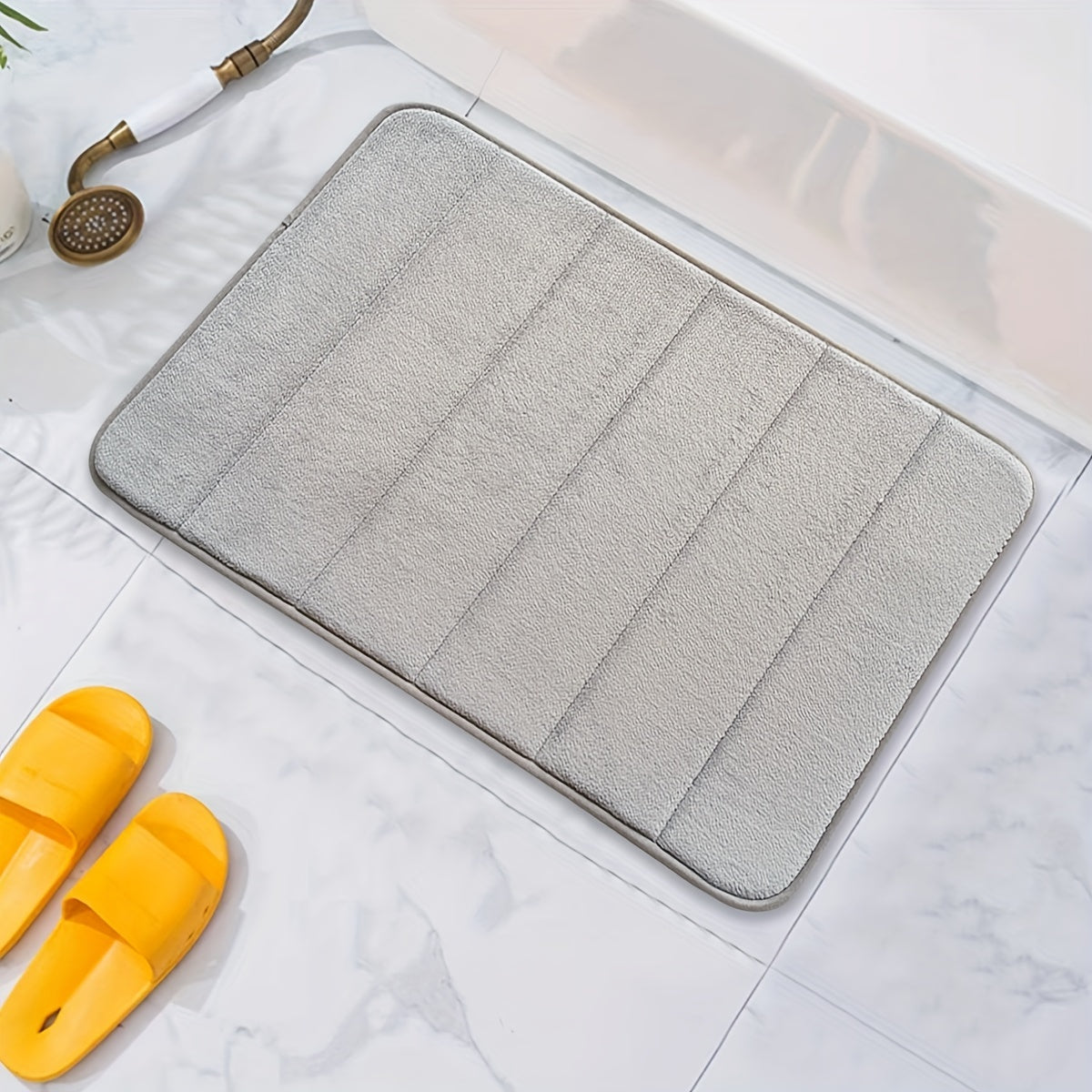 home & garden : Comfortabel en Sneldrogend Antislip Badmat - Machinewasbaar - Zwart in Lichtgrijs 40,64 X 60,96 Cm van Pantino