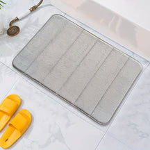 home & garden : Comfortabel en Sneldrogend Antislip Badmat - Machinewasbaar - Zwart in Lichtgrijs 40,64 X 60,96 Cm van Pantino