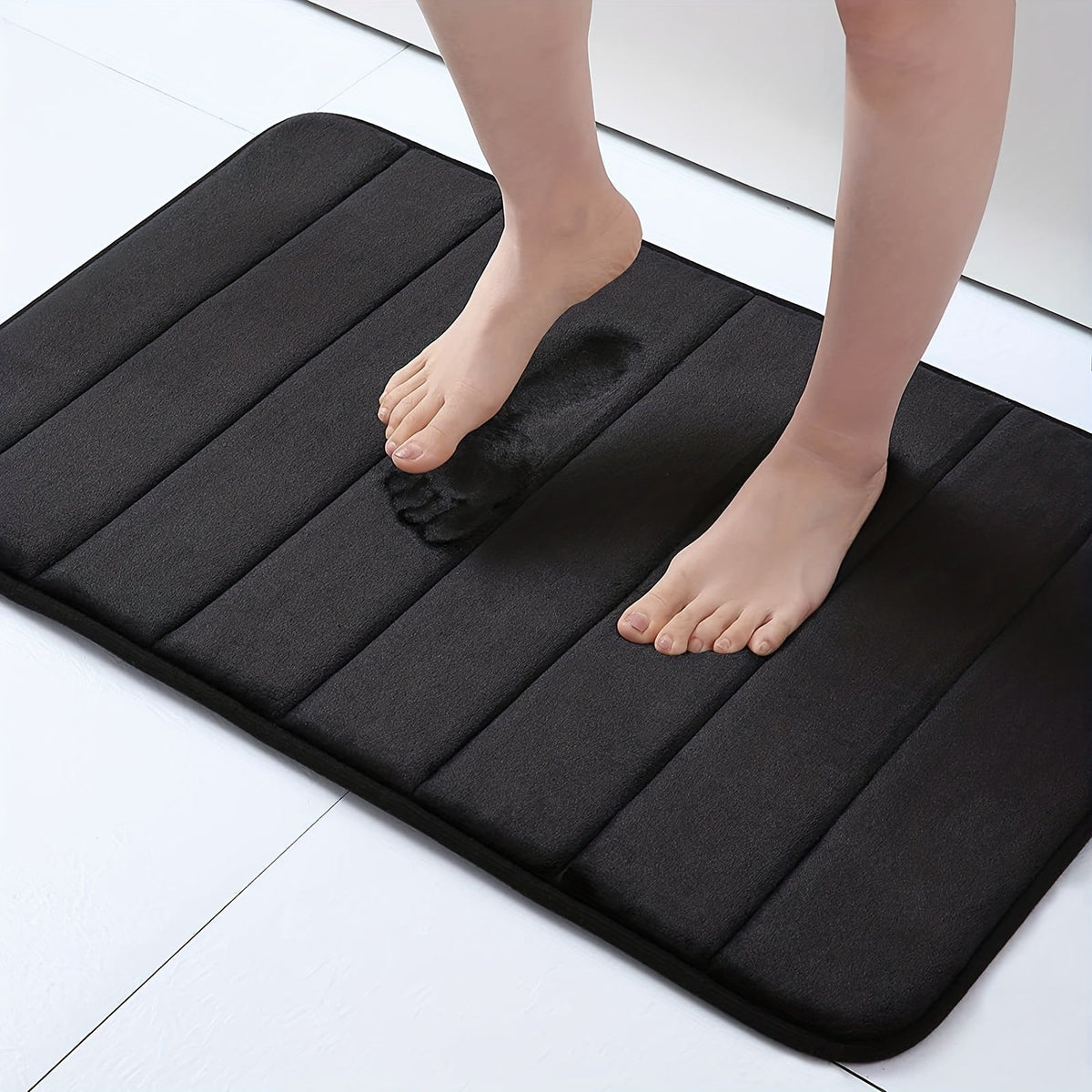 home & garden : Comfortabel en Sneldrogend Antislip Badmat - Machinewasbaar - Zwart in van Pantino