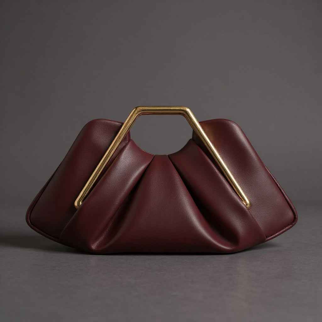 : La Courbe Clutch in Cabernet van Pantinoshop