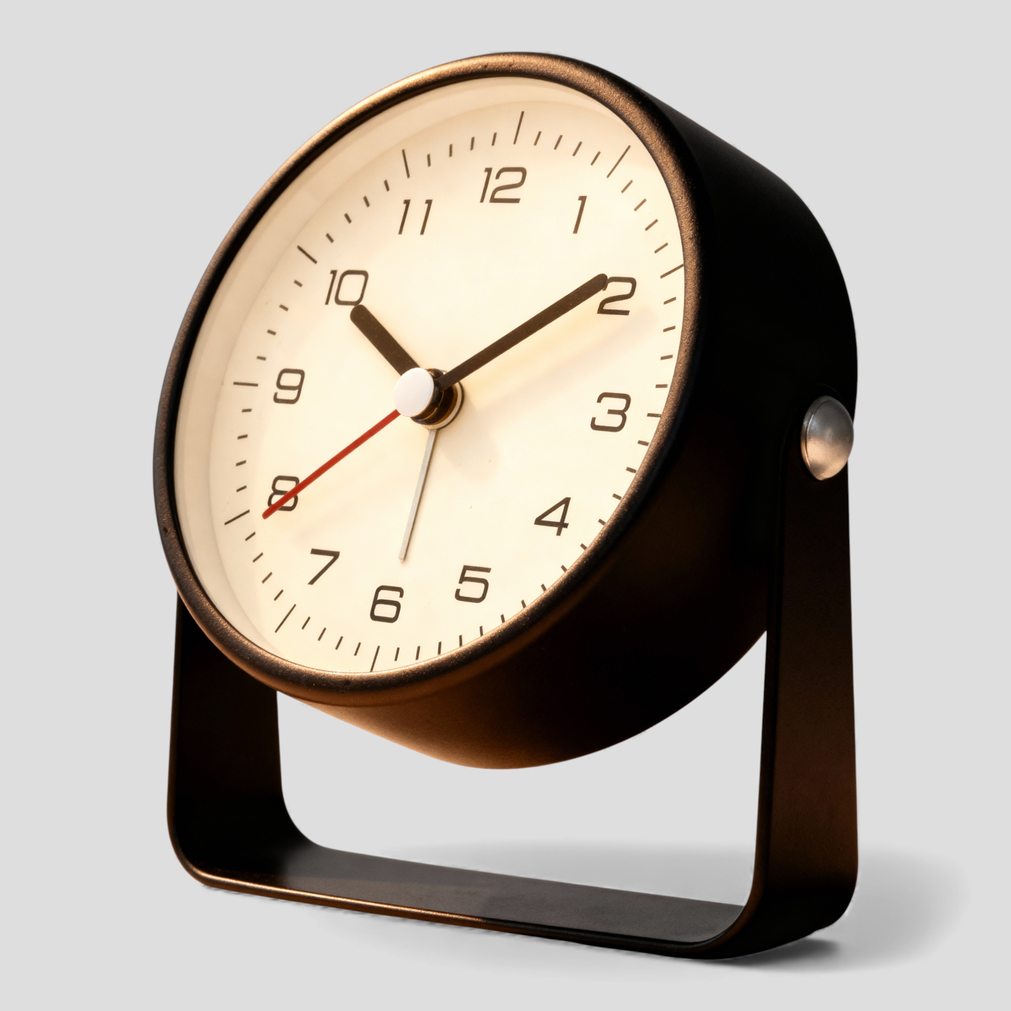 Stille zwarte vintage analoge wekker van linnen - Retro-stijl voor slaapkamer