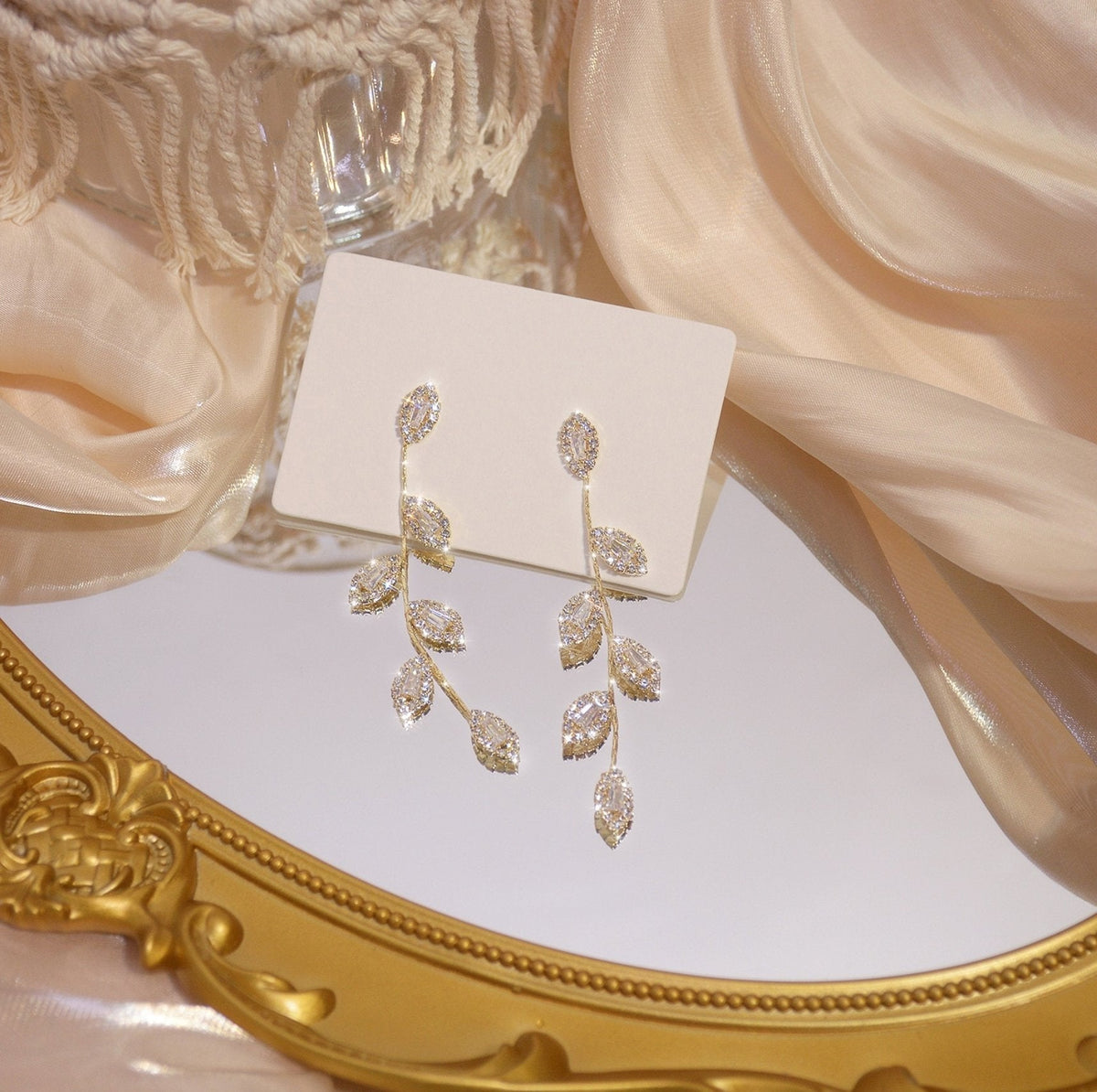 Earrings : Gold Crystal Vine Ketting - Goud Kristal Sieraad in Default Title van Pantino