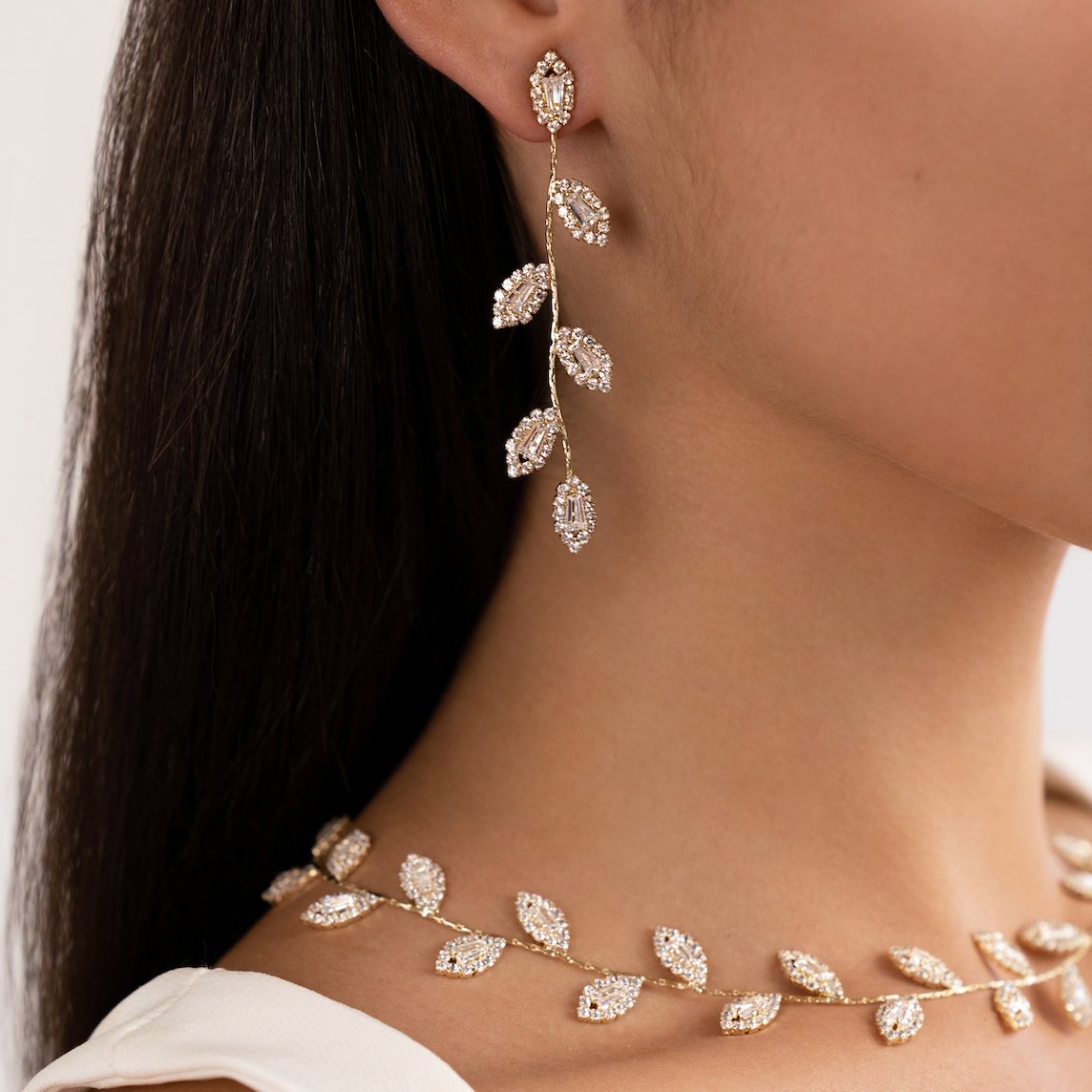 Earrings : Gold Crystal Vine Ketting - Goud Kristal Sieraad in van Pantino