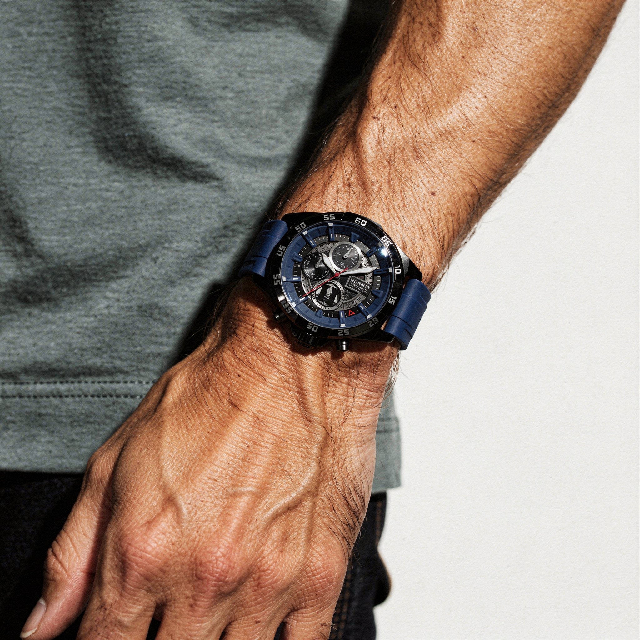 Watches : Horloge Zwart Zilver - Tactisch en Robuust - Waterdicht Sporthorloge voor Elke Avonturier in van Pantino