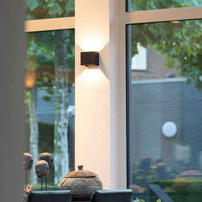 home & garden : VellaGlow - Luxe Wandlamp met Bewegingssensor - Zwart in van Pantino