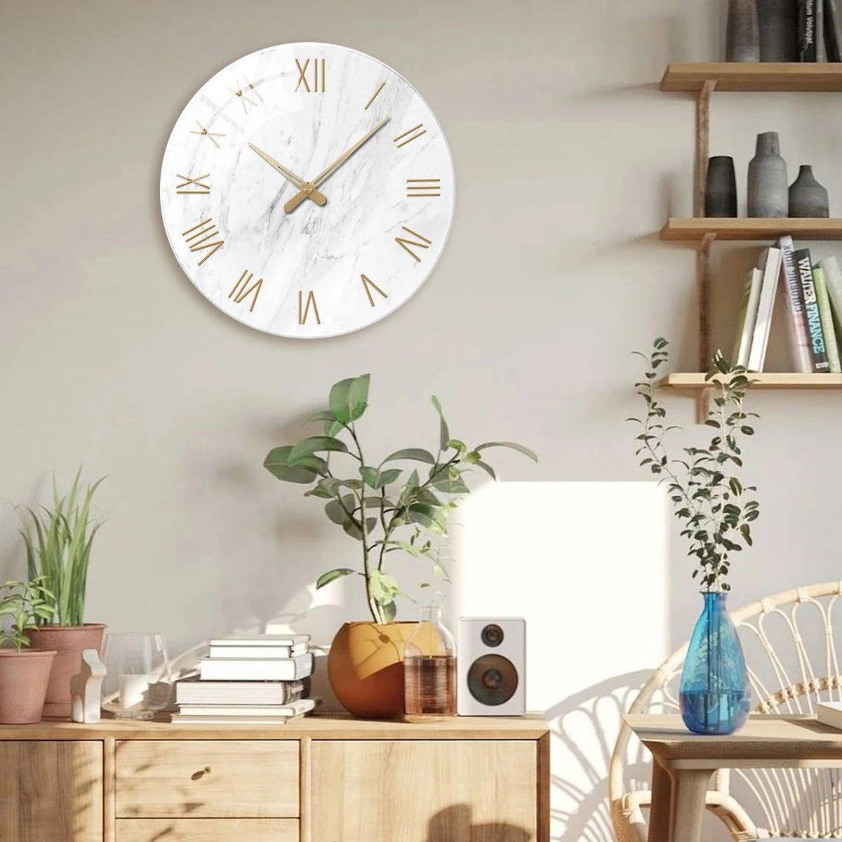 Marmerlook Wandklok – Gouden Romeinse Cijfers en Klassieke Elegantie