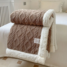 home & garden : ComfortCover - Comfort Deken - Grijs in Bruin van Pantino