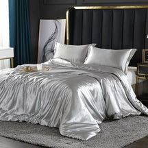 home & garden : Luxe Set (4 Stuks) Zijde/satijn Bedlinnen Dekbedovertrek-2x Kussensloop-Laken - Wit in Zilver van Pantino