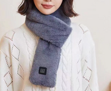 Heated Scarf : Verwarmde Sjaal Zwart - Knusse Warmte Hals Winter - Fleece in nep konijnenbont lichtblauw van Pantino