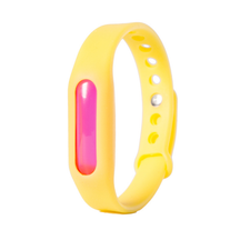 Insect Repellent Wristband : WristRepel - Waterdichte Insectenwerende Polsband - Zwart in Geel van Pantino