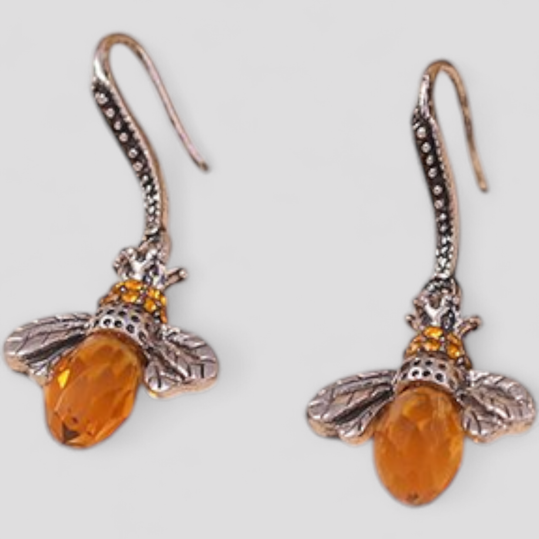 Earrings : Oorbellen Zilver - Kristallen Druppel Bee in Zilver van Pantino