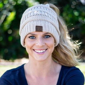 Ponytail Beanie : Ponytail Winter Beanie - Prachtige Beanies voor Jou Dames - Zwart in Beige van Pantino