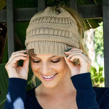 Ponytail Beanie : Ponytail Winter Beanie - Prachtige Beanies voor Jou Dames - Zwart in Khaki Bruin van Pantino