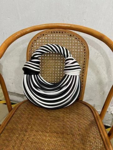 bags : Elegante Handtas Dames Goud - Stijlvolle Avondtas Mesh - Metaal in Wit-Zwart van Pantino