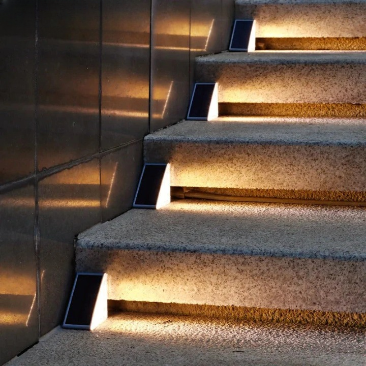 home & garden : StairGlow - Elegante & Moderne LED Traplampen - 2 + 2 in 2 + 2 GRATIS van Pantino