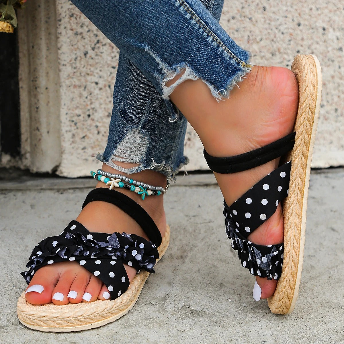 Sandals : Dames Sandalen - Fluwelen Slip-on Ontwerp voor een Sofisticated en Modieuze Stijl - Zwart in van Pantino