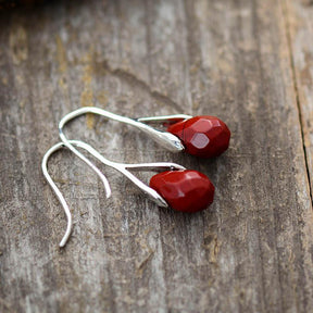 Earrings : Desire Vallende Druppel Gemstone van Rode Jaspis of Amethist in van Pantino
