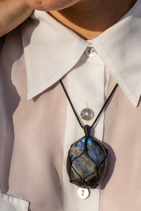 Necklace : Labradoriet Drakenhart - Unieke Handgesneden Edelsteen Hanger in van Pantino