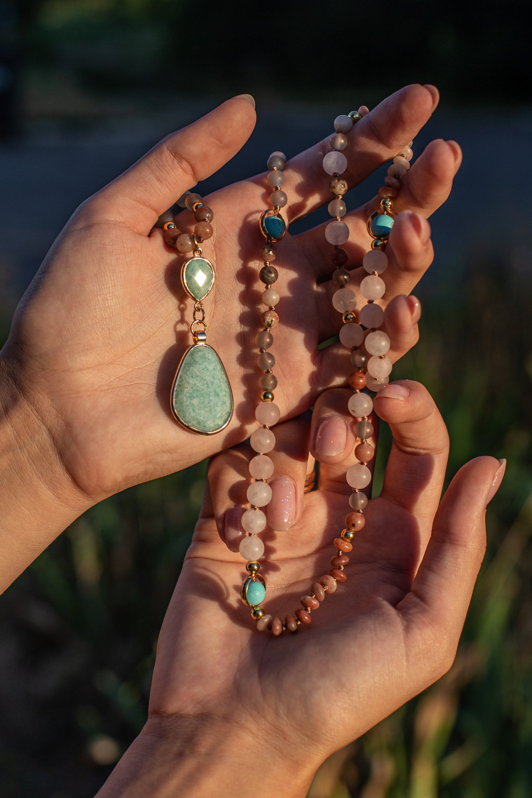 Mala Beads : Diep Reinigende Pastel Mala Kralen van Amazoniet en Rozenkwarts in van Pantino
