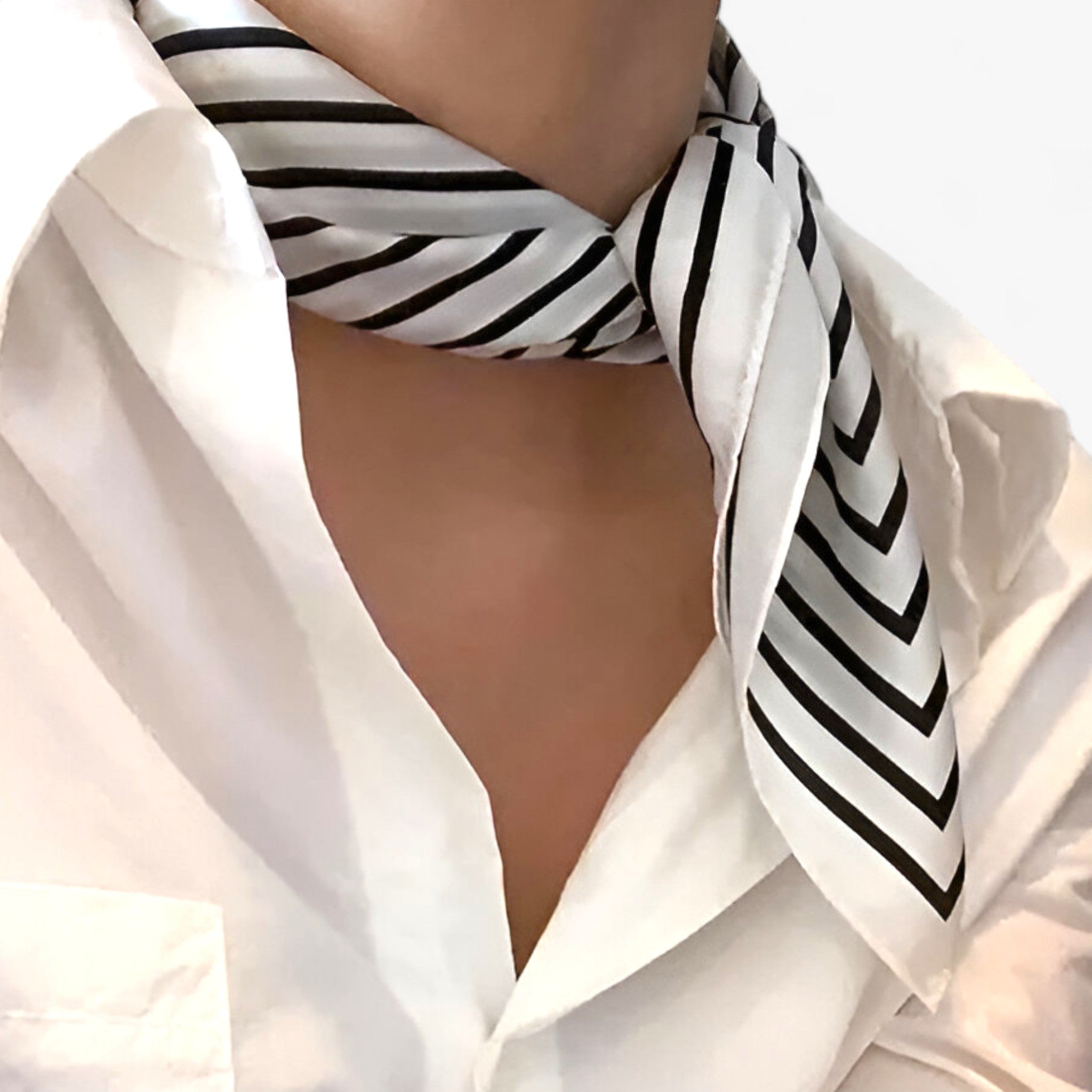 Scarf : Gouden Zijden Sjaal Dames - Luxe, Groot & Veelzijdig voor Elk Seizoen in van Pantino