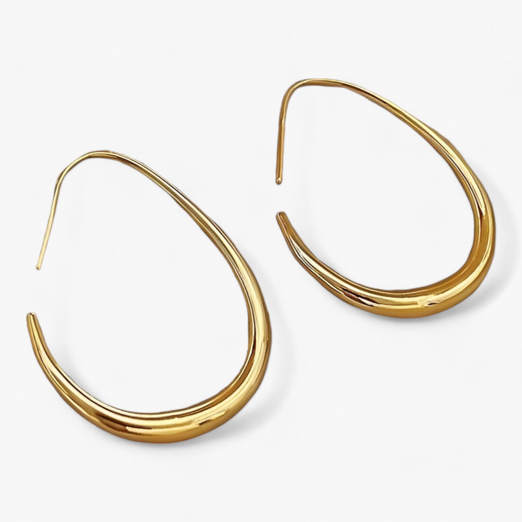 Earrings : Oorbellen Zilver - Geometrische Hoepeloorbellen - Elegante Feeststijl in Goud van Pantino