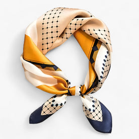 Scarf : Gouden Zijden Sjaal Dames - Luxe, Groot & Veelzijdig voor Elk Seizoen in Goud van Pantinoshop