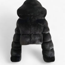 Faux Fur Jacket : Jas Zilvergrijs - Adele Zachte van Imitatiebont - Luxueuze Warmte en Elegantie in Zwart van Pantino