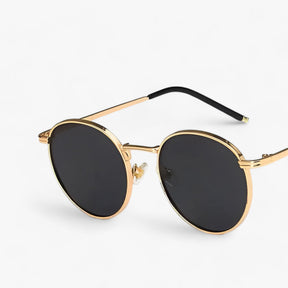 Sunglasses : Designer Zonnebril Dames - Veelzijdige Ronde Glazen voor Dagelijks Gebruik - Zwart Grijs in van Pantino