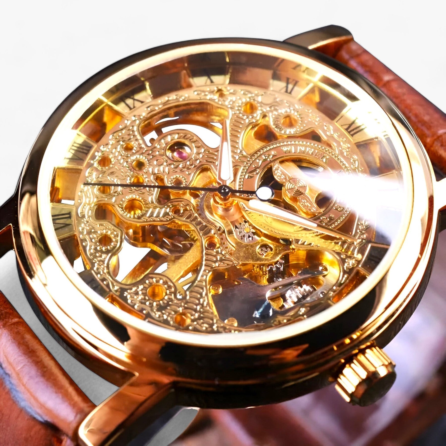 watches : Mechanisch Horloge - Verfijnde Stijl en Precisie - Goudbruin in Goudgeel van Pantino
