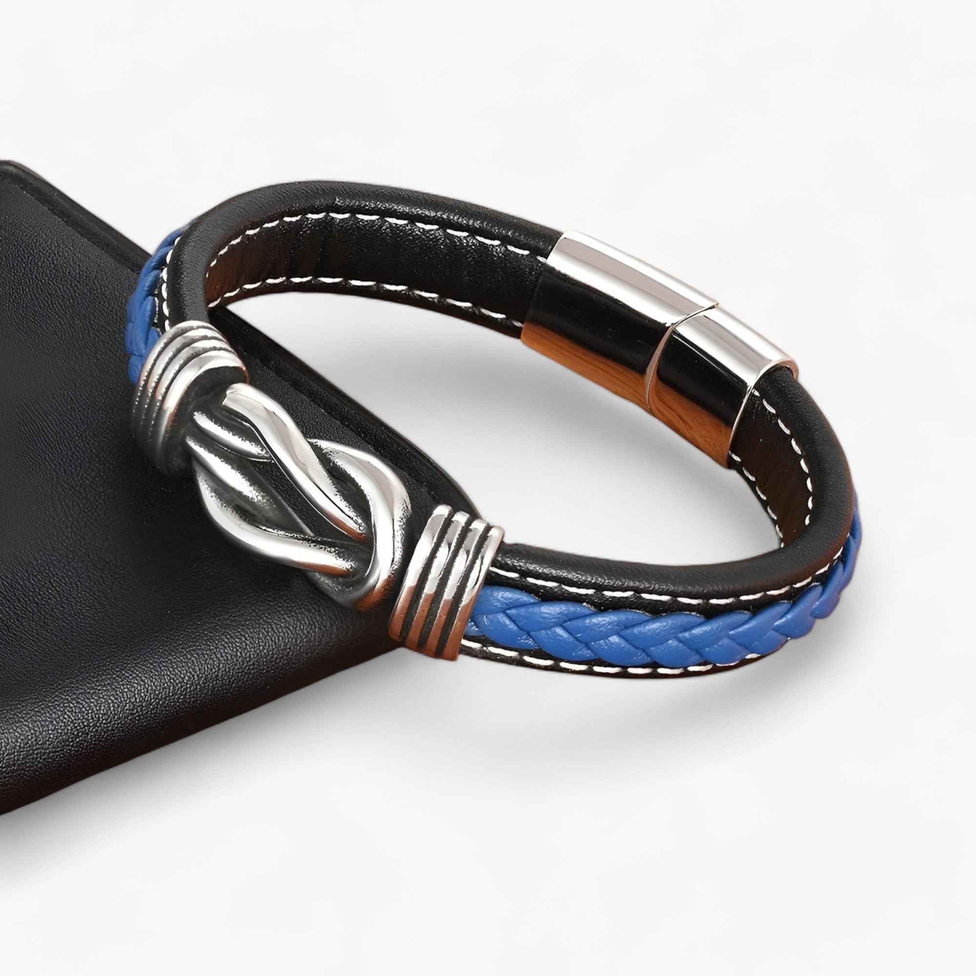 Jewelry : Herenarmband van Echt Zwart Leer, Robuuste en Elegante Magnetische Sluiting in van Pantinoshop