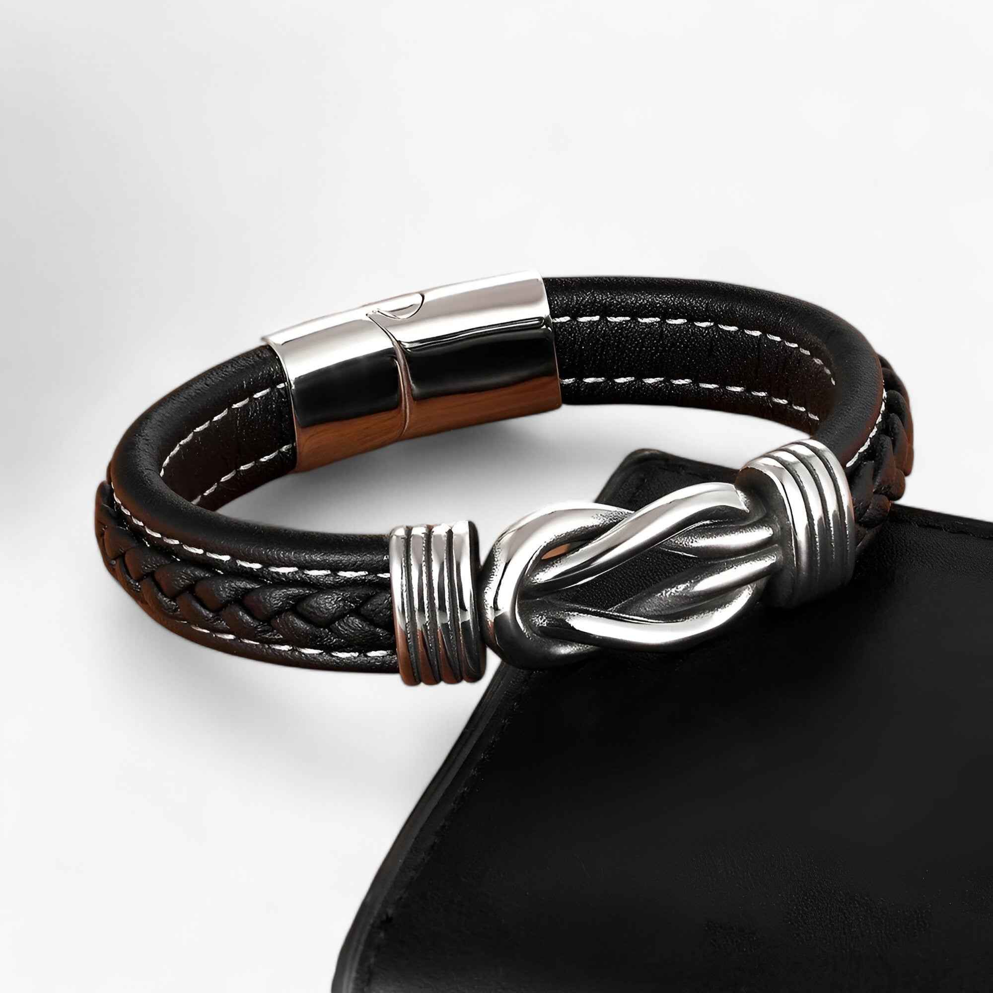 Jewelry : Herenarmband van Echt Zwart Leer, Robuuste en Elegante Magnetische Sluiting in van Pantinoshop