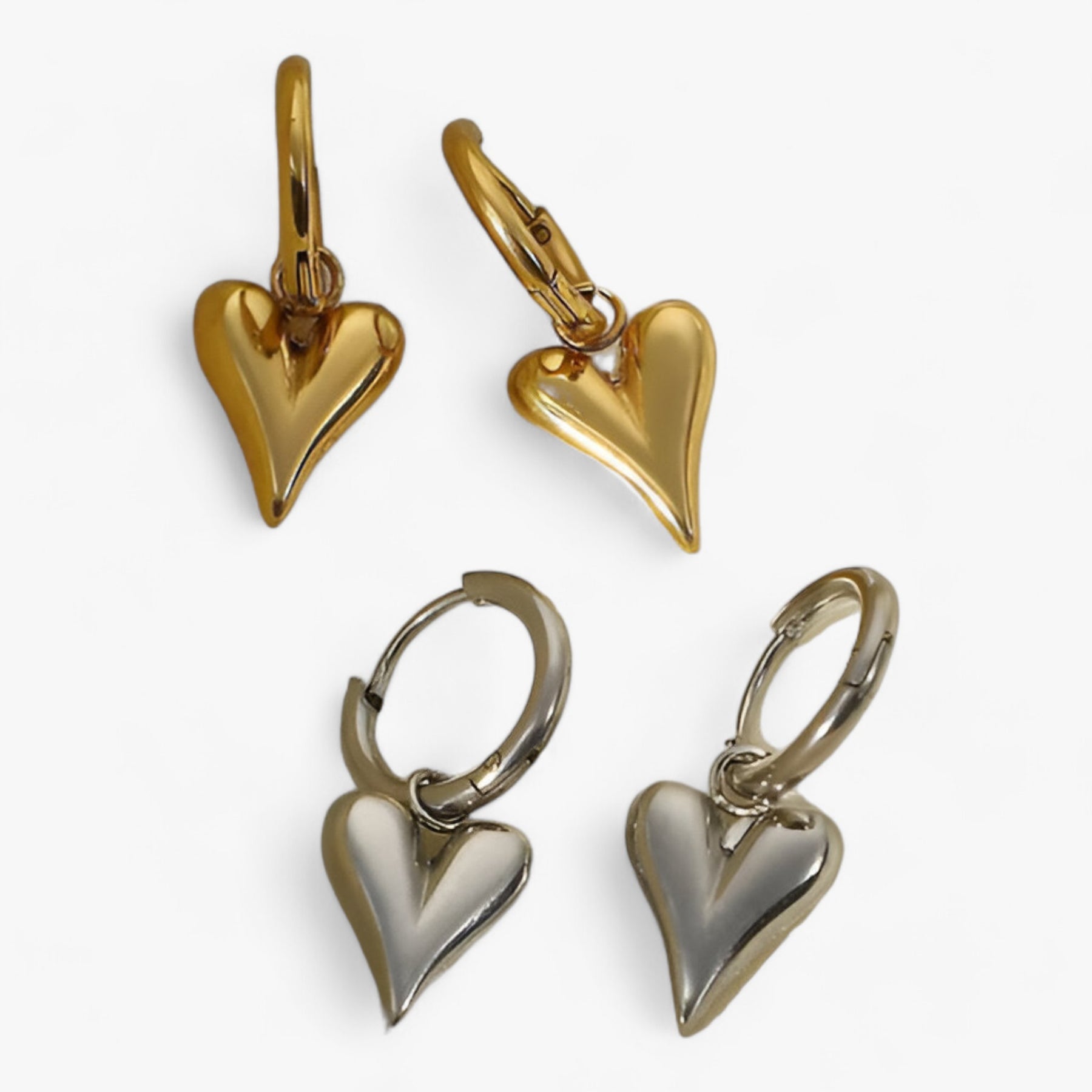 Earrings : Hart Huggie Hoops - Anti-Aanslag Gouden Charme - Zilver in van Pantino