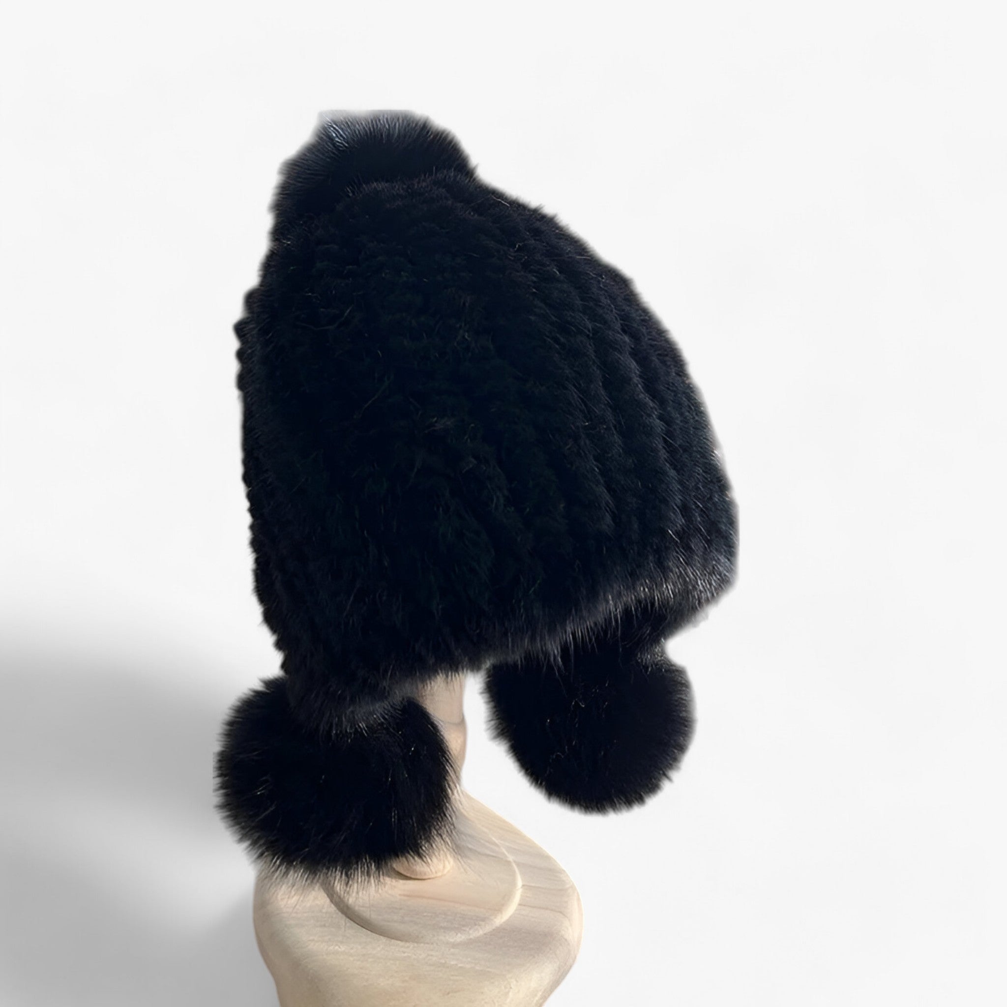 Hat : Baret van Nertsvacht Dames - Luxueuze Warmte met een Vossenbont Pompon - Bruin in zwart rubberband van Pantino
