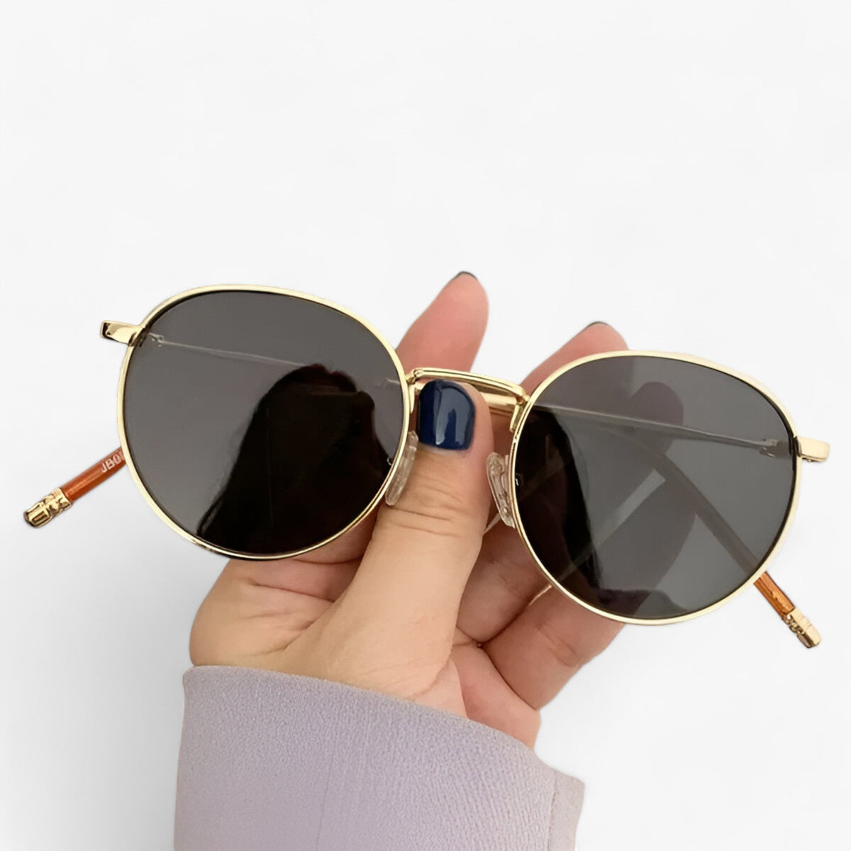 Sunglasses : Designer Zonnebril Dames - Veelzijdige Ronde Glazen voor Dagelijks Gebruik - Zwart Grijs in van Pantino