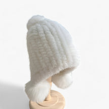 Hat : Baret van Nertsvacht Dames - Luxueuze Warmte met een Vossenbont Pompon - Bruin in wit rubberband van Pantino