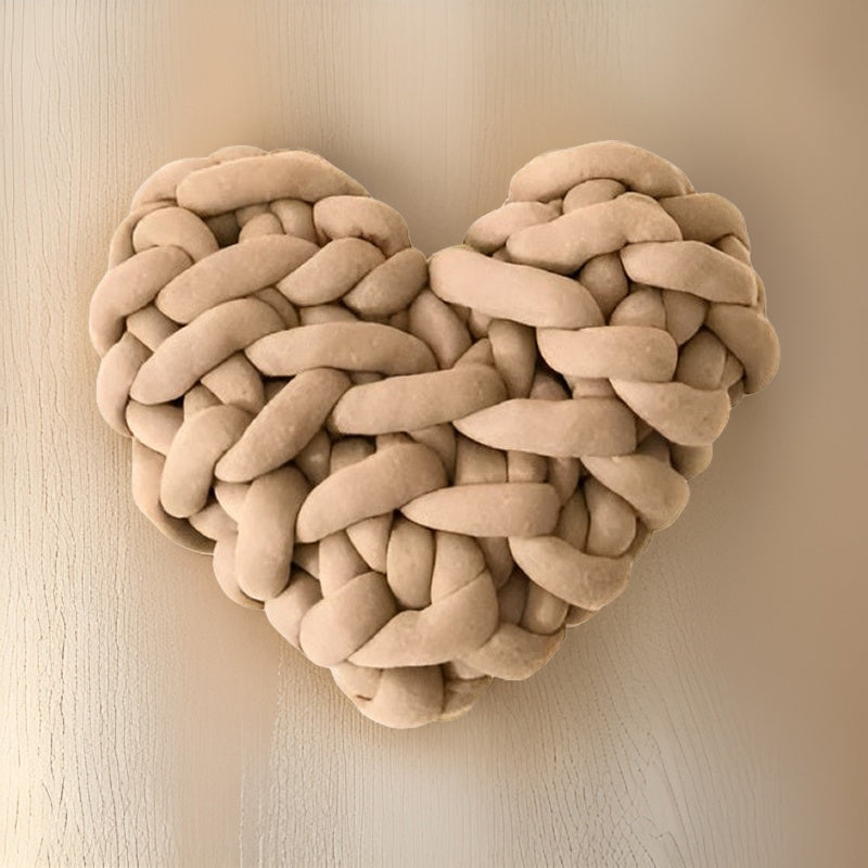 home & garden : Grof Gebreid Hartkussen voor een Gezellig Thuis - Heartpillow - Wit in Beige van Pantino