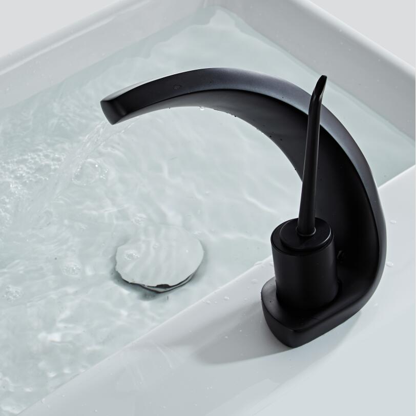 home & garden : Moderne Gebogen Watervalkkraan - Badkamer Wastafel Design - RVS in van Pantino