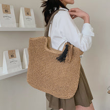 bags : Handgeweven Draagtas Dames - Kwastjesdetail Boho Stijl - Stro in Braun van Pantino