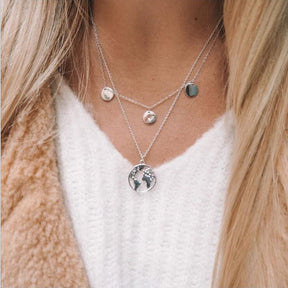 Necklace : Wereldbol Ketting Deluxe - Goudkleurig in van Pantino